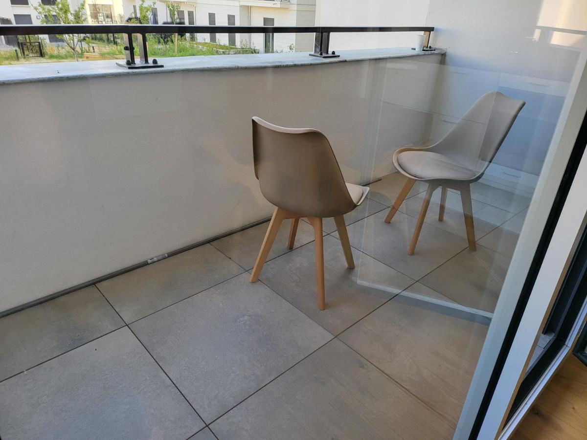 Superbe Appartement A 3Min A Pieds De La Gare Шеси Екстериор снимка